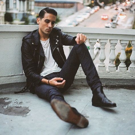 G Eazy Style Outfits, G Eazy Outfits, Rock Band Outfits, G Eazy Style, Leather Jeans Men, Peaky Blinders Thomas, Mens Fashion 2018, Punk Rock Outfits, Scruffy Men