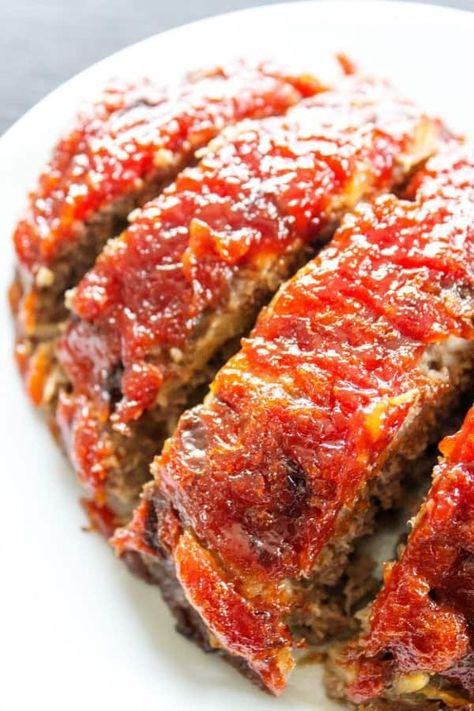 BROWN SUGAR MEATLOAF - Covered with a sweet brown sugar glaze this meatloaf full of flavor, it's the best meatloaf you will ever have. Grab a fork & dig in. Meatloaf With Bread, Meatloaf With Tomato Sauce, Easy Green Salad Recipes, Recipes With Diced Tomatoes, Southern Meatloaf, Brown Sugar Meatloaf, Meatloaf Topping, Meatloaf Sauce, Meatloaf Glaze