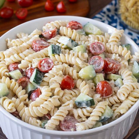 Pasta Salad Oil And Vinegar, Pasta Salad Dressings Homemade, Pasta Salad Dressing Creamy, Pasta Salad Dressing Recipe Mayo, Creamy Garlic Pasta Salad, Creamy Pasta Salad Dressing, Roasted Garlic Pasta Salad, Garlic Pasta Salad, Pasta Salad Dressing Recipe