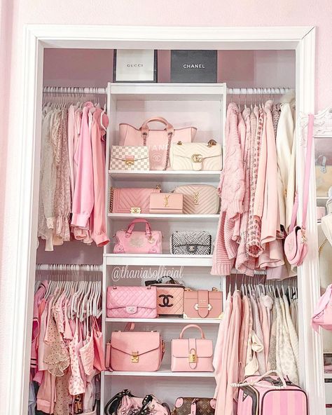 Big Pink Closet, Kawaii Walk In Closet, Barbie Walk In Closet, Pink Wardrobe Aesthetic, Coquette Walk In Closet, Rich Girl Closet, Big Closet Aesthetic, Pink Closet Aesthetic, Pink Walk In Closet