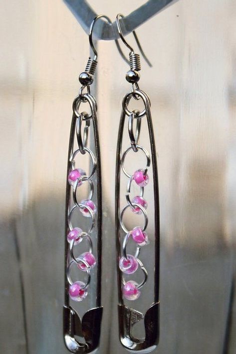 Safety Pin Jewelry, Pin Earrings, Safety Pin Earrings, Diy Jewelry Unique, Wire Jewelry Designs, Color Earrings, Handmade Jewelry Tutorials, Diy Wire Jewelry, Recycled Jewelry