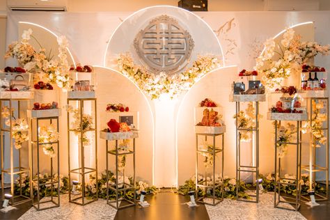 Sangjit Decoration Backdrop Simple, Chinese Engagement Decoration, Sangjit Decoration Backdrop, Tingjing Decoration, Korean Wedding Decorations Indoor, Dekor Sangjit, Chinese Wedding Backdrop, Decor Lamaran, Dekor Akad