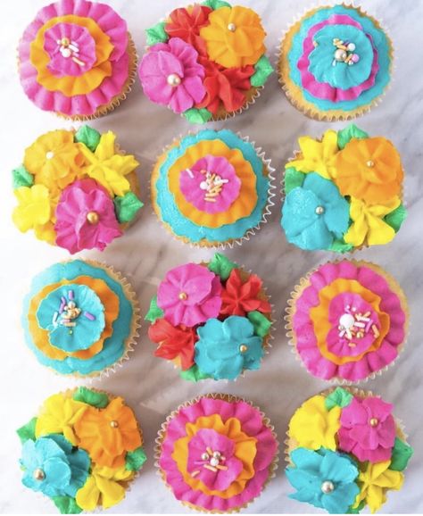 Fiesta Party Cupcakes, Cinco De Mayo Cupcakes Ideas, Cinco De Mayo Cupcake Ideas, Fiesta Cupcakes Ideas, Mexican Theme Cupcakes, Mexican Cupcakes, Super Moist Cake, Banana Toffee, Salted Caramel Buttercream