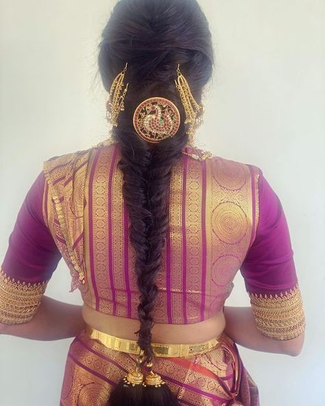 Jada Gantalu, Hair Style On Saree, Saree Hairstyles, Boat Neck Blouse Design, Easy Hairstyles For Thick Hair, Traditional Hairstyle, Wedding Saree Blouse Designs, Traditional Blouse Designs, Bridal Hair Buns