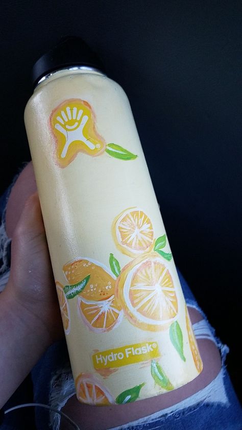 Lemon hydro flask Painting On Hydro Flask, Painted Hydroflask Ideas Easy, Hydro Flask Painting, Flask Painting, Hydroflask Painting, Painted Flask, Hydro Flask Stickers, Water Bottle Art, Recipe Book Design