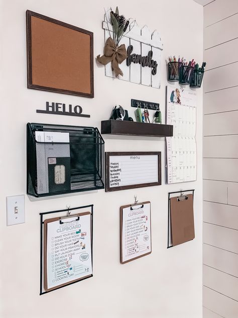 Memo Wall Ideas, Planning Wall Ideas, Command Center Corner, Desk Wall Organization, Command Center Wall, Wall Organizer Diy, Office Wall Organization, Home Command Center, Entry Room