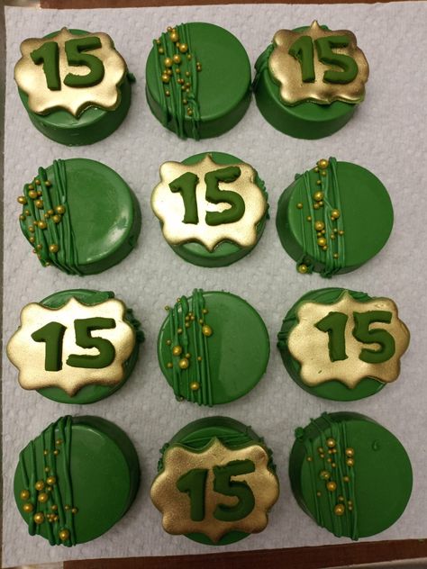 Emerald Green Chocolate Covered Oreos, Emerald Green And Gold Cake Pops, Emerald Green And Gold Treats, Emerald Green Candy Table, Emerald Green Cake Pops, Emerald Green Dessert Table, Green Oreos, 70th Birthday Party Ideas For Mom, Green Candy Buffet