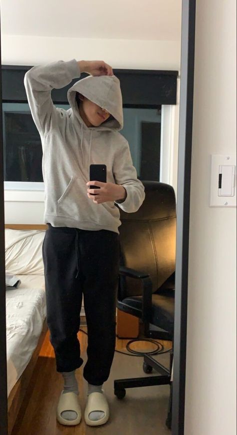 Blue Sweatpants Outfit Men, Men’s Sweatpants Outfit, Hoodie And Sweatpants Outfit Men, Guys Sweatpants Outfit, Gray Sweats Outfit, Black Sweatpants Outfit Men, Hoodies Outfit Men, Blue Sweatpants Outfit, Sweatpants Outfit Men