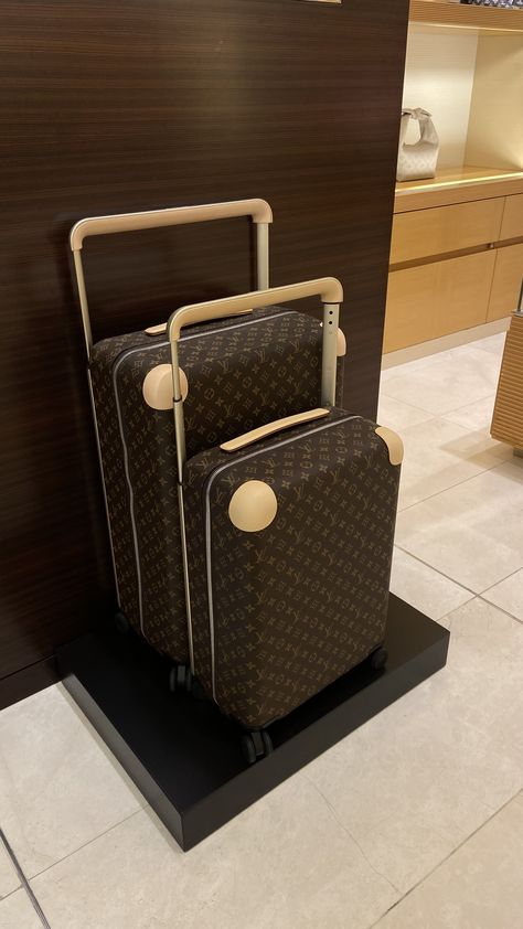 Travel luggage set