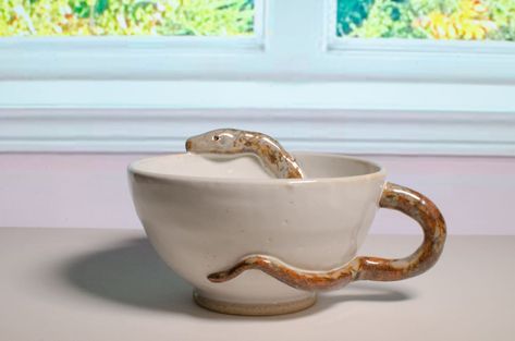 Ceramic Snake, Snake Mug, Clay Classes, Cerámica Ideas, Diy Ceramic, Clay Mugs, Ceramic Handmade, Mug Ceramic, Clay Ceramics