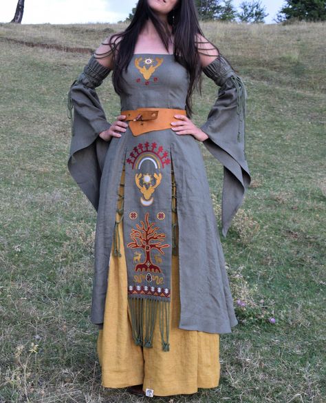 Norse Dress Woman, Ritual Robes Pagan, Medieval Royal Clothing, Norse Dress, Pagan Outfits, Norse Costume, Pagan Wedding Dress, Pagan Dress, Pagan Wedding Dresses