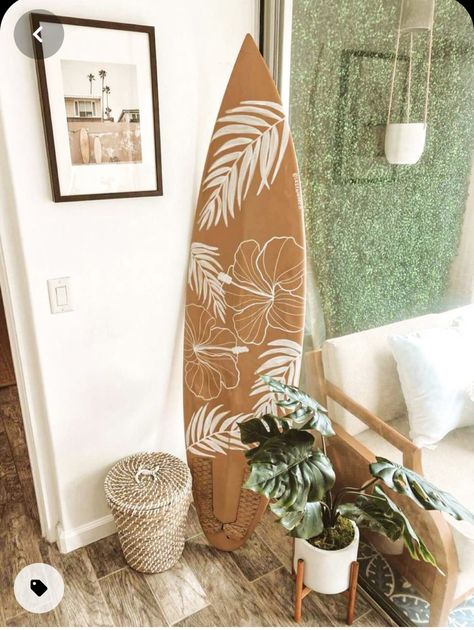 Hawaii Room Aesthetic, Beachy Room Ideas, Beachy Bedroom Aesthetic, Beachy Room Aesthetic, Surf Board Art, Surf Board Decor, Surf Home, Surfer Room, Surf Room Decor