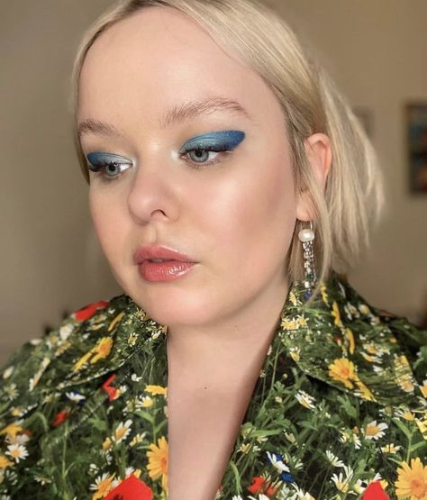 Makeup Plus Size, Editorial Eyeshadow, Bridgerton Actress, Eyeshadow Creative, Plus Size Makeup, Aesthetic Editorial, Disco Makeup, Nicola Coughlan, Soft Glam Makeup