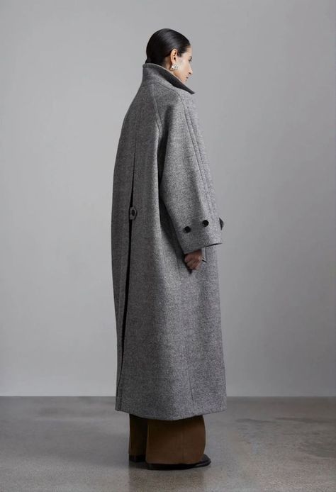 Gray Coat Outfit, Mode Kimono, 가을 패션, Coat Fashion, Long Coat, Wool Coat, Minimalist Fashion, Winter Coat, Romania