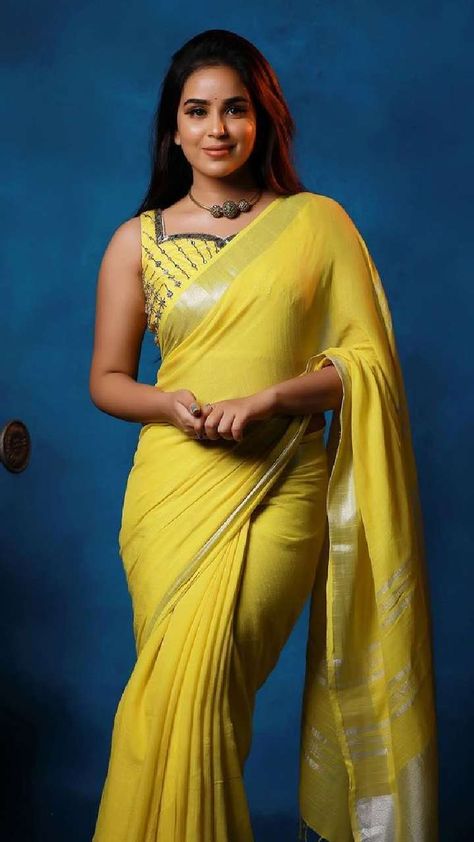 Kanmani Manoharan, Gorgeous Saree, Stylish Drapes, Boat Neck Blouse, Classic Blouses, Saree Photoshoot, Backless Blouse, B Fashion, Ethnic Looks