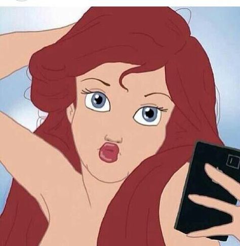 Ariel's Selfie. The Little Mermaid's Duck face. Disney Parody, Funny Princess, Disney Princess Artwork, Disney Princess Fashion, Dark Disney, Twisted Disney, Modern Disney, Disney Princess Pictures, Cartoon Wallpaper Iphone