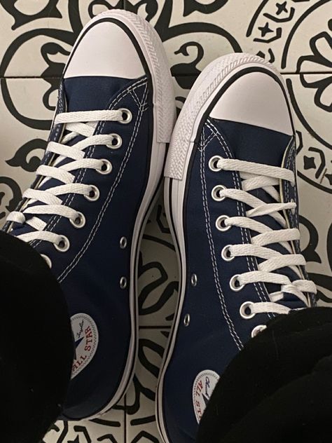 Indie Shoes Men, Mens Shoes Converse, Converse Men Aesthetic, Guy Shoes Aesthetic, Guys Shoes Aesthetic, Blue Converse Outfit Men, Male Shoes Aesthetic, Men In Converse, Boy Shoes Aesthetic