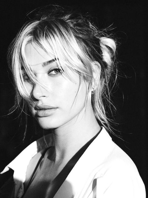 Shoulder Length Straight Hair, Hailey Baldwin Style, Colored Hair Tips, Cindy Kimberly, Hair Bangs, Karlie Kloss, Trendy Hair, Hailey Baldwin, Medium Hair Cuts