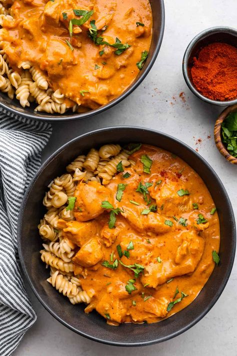 Easy Chicken Paprikash Easy Chicken Paprikash, Chicken Paprikash Recipe, Paprikash Recipe, Hungarian Chicken, Asparagus Side Dish, Chicken Paprikash, Steamed Asparagus, Paprika Chicken, The Recipe Critic