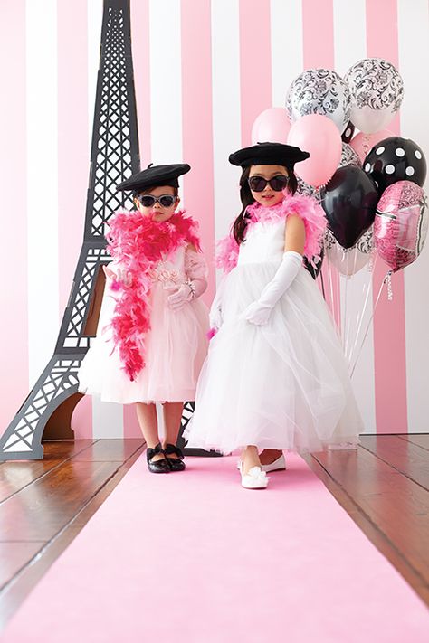 Paris Birthday Theme, Paris Themed Birthday Party, Fashion Show Party, French Party, Parisian Party, Foto Kids, Paris Birthday Parties, Paris Theme Party, Paris Birthday