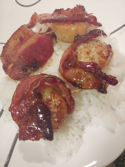 Brown Sugar Glazed Bacon Wrapped Scallops Baked Bacon Wrapped Scallops, Scallops Wrapped In Bacon, Bacon Dates, Bacon Wrapped Scallops, Brown Sugar Bacon, Brown Sugar Glaze, Breakfast Casserole Sausage, Scallop Recipes, Broccoli And Cheese