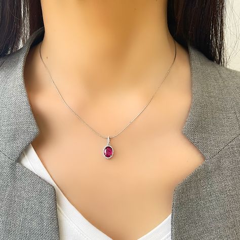 White Topaz Earrings, Ruby Necklace Pendant, Princess Kate Middleton, Halo Style, Ruby Pendant, Sapphire Bracelet, Ruby Jewelry, Topaz Earrings, Topaz Stone