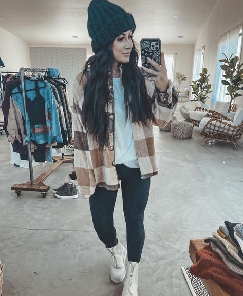 Cute Outfits For 60 Degree Weather, Outfits For 60 Degree Weather, 60 Degree Weather Outfit, Stylish Mom Outfits, Cute Lounge Outfits, Chelsea Houska, Chelsea Deboer, Beanie Outfit, Casual Outfits For Moms