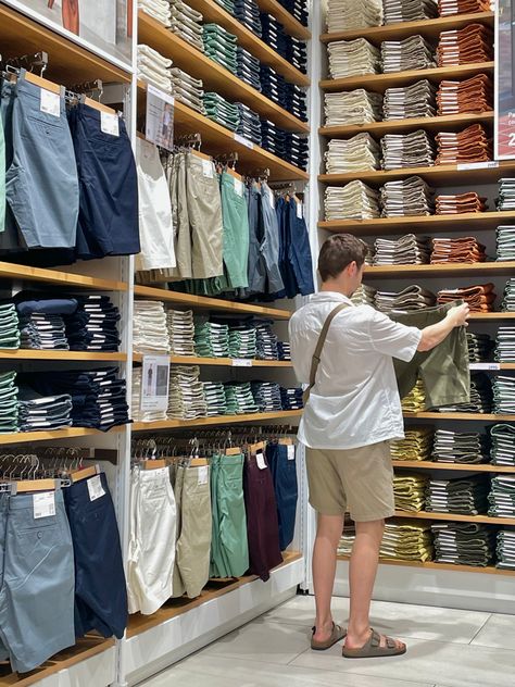 inspo how to take pictures for men in mall store shop uniqlo clothes neutral colors aesthetic Uniqlo Store Aesthetic, Uniqlo Store Interior, Clothes Neutral Colors, Uniqlo Aesthetic, Neutral Colors Aesthetic, Uniqlo Clothes, Uniqlo Outfit, Uniqlo Store, Colors Aesthetic