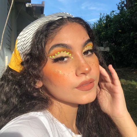 Sunflower Eye Makeup, Sunflower Makeup Looks, Sunflower Makeup, Makeup Aesthetic, Beauty Inspo, Creative Makeup Looks, Eye Makeup Art, Makeup Brands, Creative Makeup