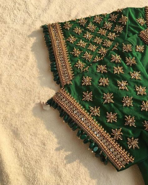 Short Sleeve Blouse Design, Plain Blouse Designs, Green Blouse Designs, Aari Design, Bridal Blouses, Latest Bridal Blouse Designs, Baby Birthday Dress, Maggam Work Blouse, Hand Work Design