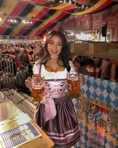 Octoberfest Women, Octoberfest Costume, Beer Maiden, German Beer Festival, Beer Maid, Oktoberfest Woman, Cute Glasses Frames, Oktoberfest Beer, Cute Glasses