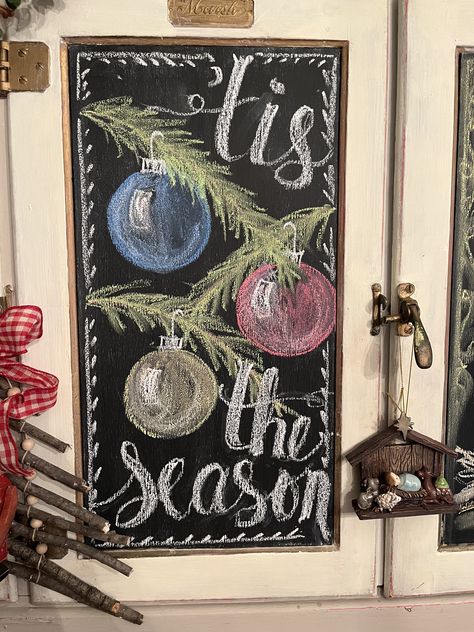 Diy Christmas Chalkboard Ideas, Santa Chalkboard Art, Christmas Chalkboard Art Easy, Chalkboard Art Easy, Winter Chalkboard Ideas, Chalk Art Christmas, Christmas Chalk, Chalkboard Wall Decor, Christmas Chalkboard Art