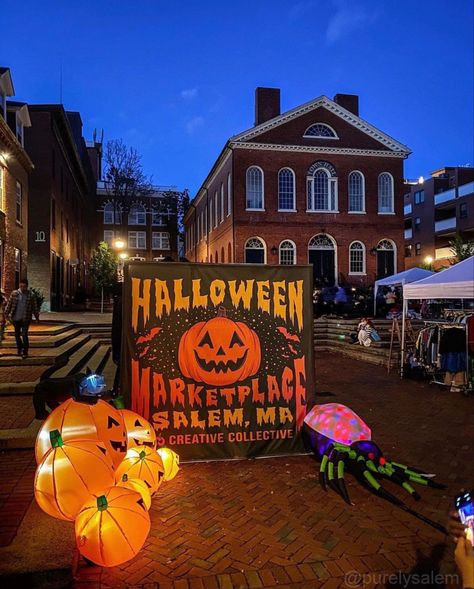 Salem Massachusetts Aesthetic, Halloween America, Salem Massachusetts Halloween, Salem Trip, Salem Halloween, Halloween Usa, Hallowen Ideas, Catty Noir, Salem Ma