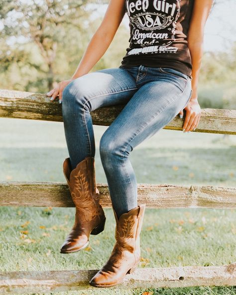 Cute Outfits With Cowboy Boots, Womens Western Outfits, Western Cowgirl Outfits, Best Cowboy Boots, Cute Western Outfits, Cowboy Boot Outfits, Cowgirl Boots Outfit, Cute Cowgirl Outfits, Dresses With Cowboy Boots