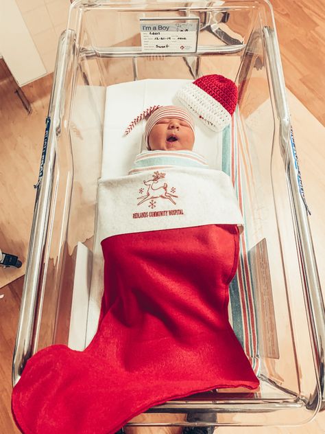 Newborn Christmas Hospital Pictures, Christmas Baby Hospital Pictures, Newborn In Stocking Photo Ideas, Newborn In Stocking, New Borns In Christmas Stockings In Hospital, December Newborn, Christmas Birth Announcement Ideas, New Born Christmas Picture, Baby Christmas Decorations