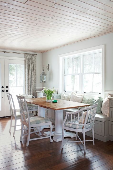 Built In Bench Seating Dining, Kitchen Window Seat Ideas, Bench Seating Kitchen Table, Seating In Kitchen, Island Makeover, Built In Bench Seating, Dining Room Table And Chairs, Bench Seat Dining, Window Seat Kitchen