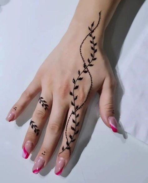 Hanna Tattoo, Simple Henna Designs Hand, Small Henna Designs, Henne Tattoo, Cute Henna Designs, Cute Henna Tattoos, Simple Henna Designs, Henna Style Tattoos, Small Henna