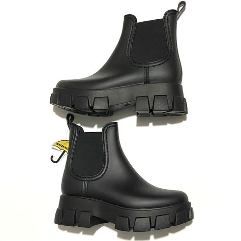 New With Box Jeffrey Campbell Black Platform Lug Sole Chelsea Rain Boots Water Resistant Women’s Size : 8 & 9 Heel Height - 2.5" Platform Height - 1.75" Round Toe Dual Elastic Side Gores Water Resistant Pull-On Platform Lug Sole Guaranteed 100% Authentic Chelsea Rain Boots, Rain Boot, Black Boots Women, Jeffrey Campbell Shoes, Black Platform, Lug Sole, Jeffrey Campbell, Black Heels, Rain Boots