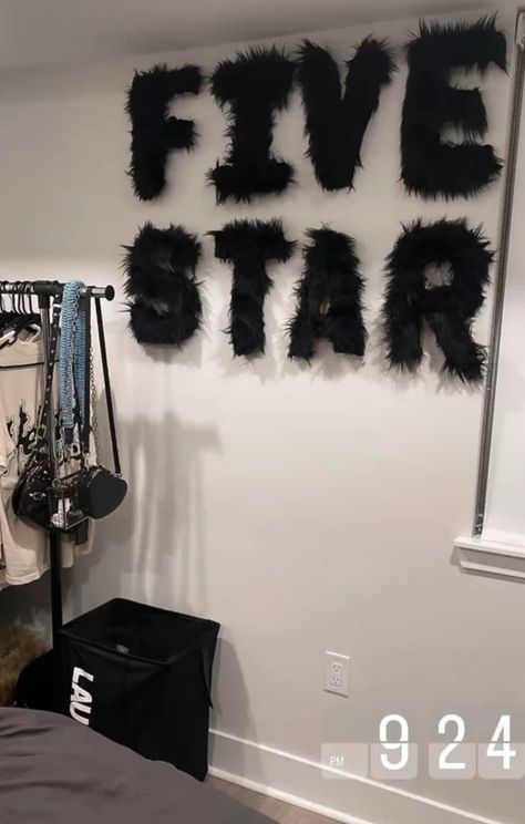 Fur Room Decor, Black Wallpaper Room Ideas, Rich Off Hair Sign Fur, Room Names Ideas, Fuzzy Wall, Fur Wall, Vanity Closet, Black Room Decor, Beauty Room Salon