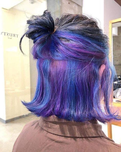 Underdye Hair, Hair Dyed Underneath, Hidden Hair Color, Hair Color Underneath, Peekaboo Hair, Hair Color Streaks, Hair Streaks, Hair Color Purple, Peinados Fáciles Para Cabello Corto