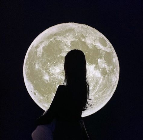 Personajes Studio Ghibli, Moon Girl, The Moon Is Beautiful, Desain Signage, Look At The Moon, Moon Child, Aesthetic Photo, Photo Profil, Dark Aesthetic