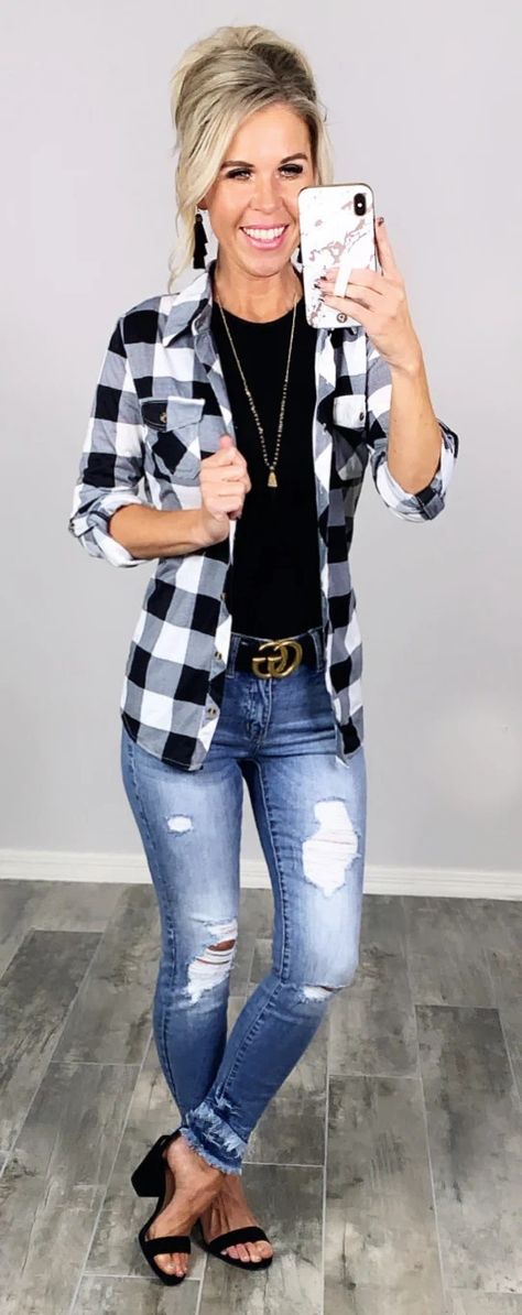 Buffalo Plaid Outfit, Flannel Shirt Outfit, Plaid Shirt Outfits, Flannel Outfits, Plaid Outfits, Flannel Tops, Casual Work Outfits, Edgy Outfits, Fall Fashion Outfits