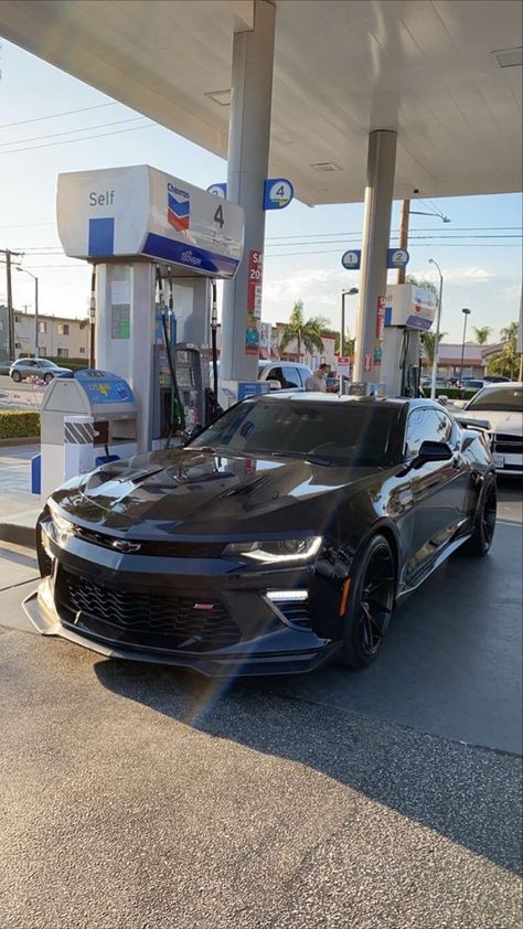 Black Camero Cars, 2ss Camaro, Blacked Out Cars, Black Camaro, Cars Tattoo, Camaro 2ss, Aesthetic Cars, Cars Aesthetic, Camaro Car