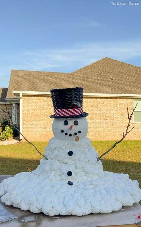 Christmas Decor Ideas Outdoor Diy, Real Snowman, Diy Outdoor Christmas Decorations, Oversized Ornaments, Melting Snowman, Succulent Planter Diy, Melted Snowman, Christmas Mail, Christmas Decorating Ideas