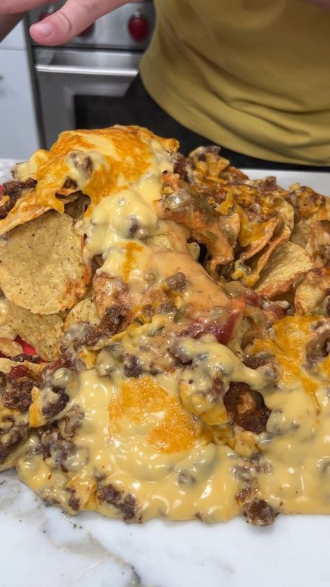 Homade Nachos, Canned Nacho Cheese Recipe, Trashcan Nachos Recipe, Upside Down Nachos, No Food In The House Recipes, Nachos Ideas, Nacho Ideas, Nachos Party, Trash Can Nachos