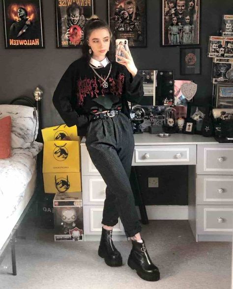 50+ Grunge Outfits that will Inspire you! 11 Ariana Magee-ginn, Gothabilly Decor, Comfy Goth Outfits, Styl Grunge, E Girl Style, Book Outfits, Moda Grunge, Look Grunge, E Girl Outfits