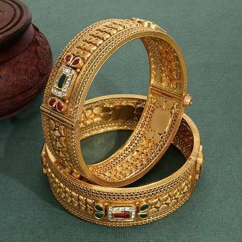 Gold Bangles For Women, Perhiasan India, New Gold Jewellery Designs, Fancy Jewelry Necklace, Gold Bangle Set, Antique Jewellery Designs, Gold Bridal Jewellery Sets, Gold Jewelry Stores, Bangles Design