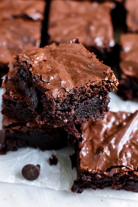 Deliciously fudgy zucchini brownies packed with cocoa, shredded zucchini, and topped with a rich chocolate frosting. Perfectly moist and decadent! Zucchini Brownie, Zucchini Brownies, Brownies Chocolate, Shredded Zucchini, No Bake Brownies, Dairy Free Dessert, Brownie Recipe, Breakfast Cookies, Thanksgiving Side Dishes