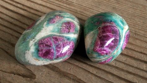 Ruby In Fuchsite, Ruby Fuchsite, Crystals Healing Properties, Ruby Crystal, Crystal Magic, Rocks And Gems, Stone Heart, Gems And Minerals, Crystal Gems