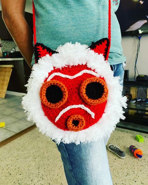 Crochet Princess Mononoke, Crochet Anime Bag, Unique Crochet Ideas, Ghibli Crochet, Studio Ghibli Crochet, Crochet Skull, Crochet Geek, Crochet Keychain Pattern, Crochet Plant